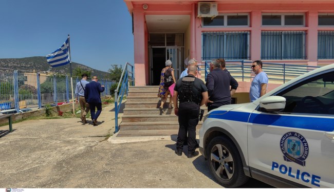 Ναύπλιο: Πρωτοφανές περιστατικό στα Λευκάκια - Έκλεισε εκλογικό τμήμα και απομακρύνθηκε ο δικαστικός αντιπρόσωπος