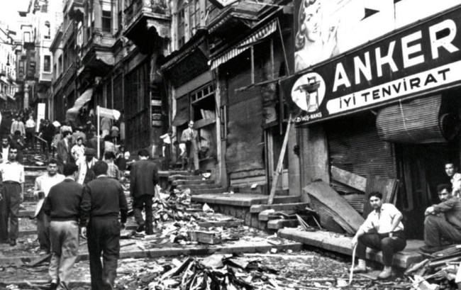 68 χρόνια από τα "Σεπτεμβριανά": Το πογκρόμ των Τούρκων που ξερίζωσε τους Έλληνες της Κωνσταντινούπολης