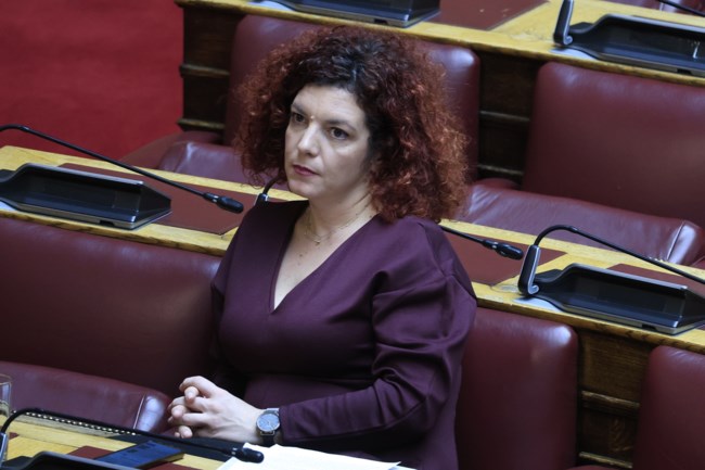 Νέο σόου Κωνσταντοπούλου στη Βουλή, οργισμένη απάντηση από βουλευτή του ΚΚΕ: "Οι φασίστες μιλάνε έτσι" - "Είσαι τόσο ξεφτιλισμένη;"