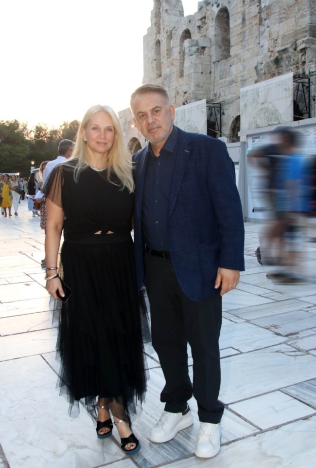 Η Μαρί Κωνσταντάτου με τον νέο της σύντροφο, Γιάννη Κεντ σε μια ιδιαίτερα κομψή εμφάνιση