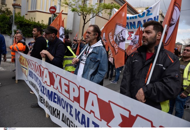 Πορεία της ΠΟΕ - ΟΤΑ στο κέντρο της Αθήνας - Κλειστοί δρόμοι [εικόνες]