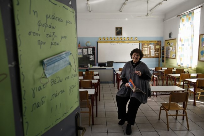 Ένας χρόνος με κορονοϊό: Μια δασκάλα, μια παθολόγος και ένας καταστηματάρχης αφηγούνται πώς άλλαξαν οι ζωές τους