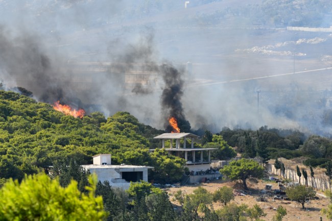 Φωτιά στην Κερατέα - Συναγερμός: Κάηκαν σπίτια, εκκενώνονται Ανάβυσσος και άλλοι οικισμοί [βίντεο]