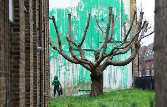 Banksy: Άγνωστοι βανδάλισαν την τοιχογραφία του στο βόρειο Λονδίνο