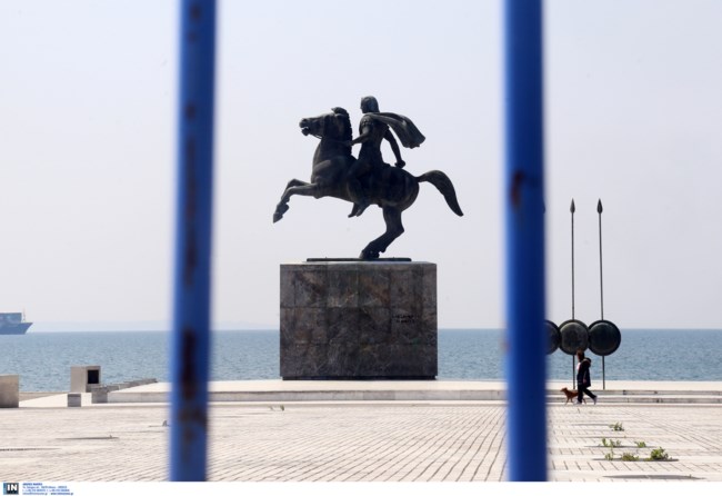 Κορονοϊός: Τι αλλάζει σε Θεσσαλονίκη και Σέρρες από αύριο το πρωί - Πώς θα παίρνουν οι γονείς τα παιδιά τους από το σχολείο
