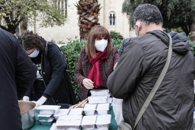 Γεύματα αγάπης μοίρασε η Κατερίνα Σακελλαροπούλου- Μαζί με την κοινωνική κουζίνα "Ο Αλλος Ανθρωπος"