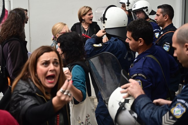Μεταξουργείο: 7χρονος στο νοσοκομείο από τα χημικά που έριξε η αστυνομία κατά διαμαρτυρόμενων εκπαιδευτικών- Γίνεται ΕΔΕ
