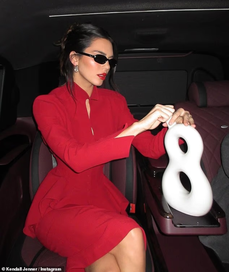 ΚΕΝΤΑΛ ΤΖΕΝΕΡ ΚΟΡΙΤΣΙ ΤΖΕΪΜΣ ΜΠΟΝΤ 01