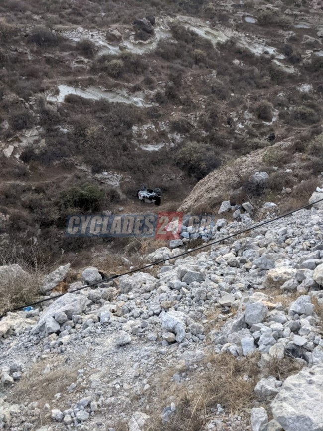Σαντορίνη: Αγγλίδες τουρίστριες έπεσαν με "γουρούνα" σε γκρεμό 20 μέτρων [εικόνες]