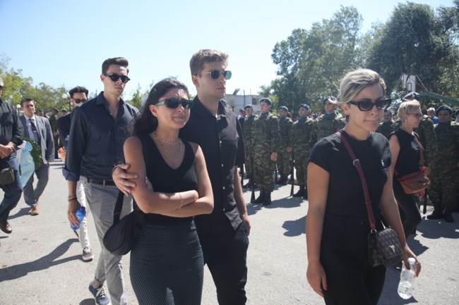 Κιλκίς: Θρήνος στην κηδεία του 27χρονου ήρωα πιλότου, Περικλή Στεφανίδη - Τυλιγμένο με την ελληνική σημαία το φέρετρο