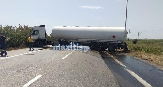 Σφοδρό τροχαίο στο Κιλκίς: Τρεις τραυματίες σε σύγκρουση βυτιοφόρου με αυτοκίνητο [εικόνες]