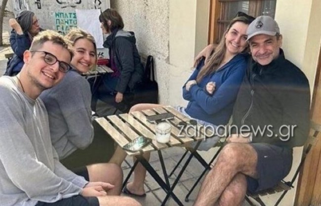 Χανιά: Το καφεδάκι του Κυριάκου Μητσοτάκη με τα παιδιά του και τα καλιτσούνια στην 115 ΠΜ