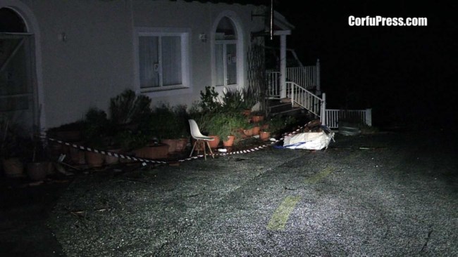 Κέρκυρα: Ζημιές σε σπίτια, διακοπές ρεύματος και πτώσεις δέντρων από τον ανεμοστρόβιλο [εικόνες]