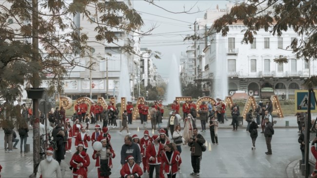 Περισσότεροι από 1.000 Αϊ Βασίληδες από 33 χώρες κατέκλυσαν την Αθήνα στο  Athens Santa Run 2025