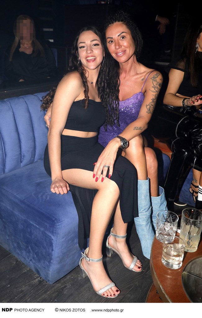 Μέλια Ρόκκου: Εντυπωσιακή με ψηλοτάκουνα και μακριά μαλλιά - H 16χρονη κόρη του Στέλιου Ρόκκου