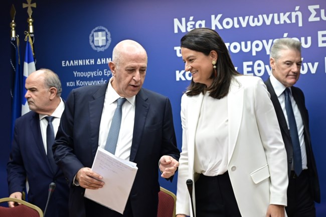 Live οι ανακοινώσεις για την ιστορική επαναφορά των συλλογικών συμβάσεων: "Αύξηση μισθών και παροχών"