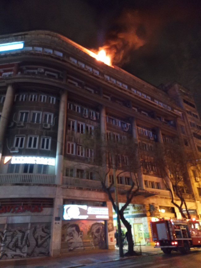 Φωτιά σε διαμέρισμα στο κέντρο της Αθήνας