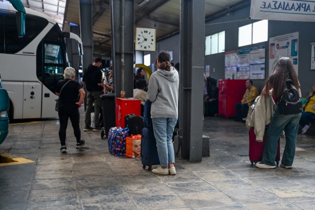Αδειασε η πρωτεύουσα: Με ΚΤΕΛ, πλοία και αεροπλάνα οι Αθηναίοι έφυγαν για τα χωριά τους