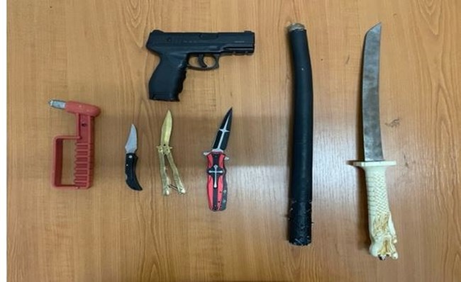 Strassenbande: Βίντεο - ντοκουμέντο με τη σκληρή συμμορία ανηλίκων της Αθήνας να κάνει επίδειξη των όπλων της [Βίντεο]
