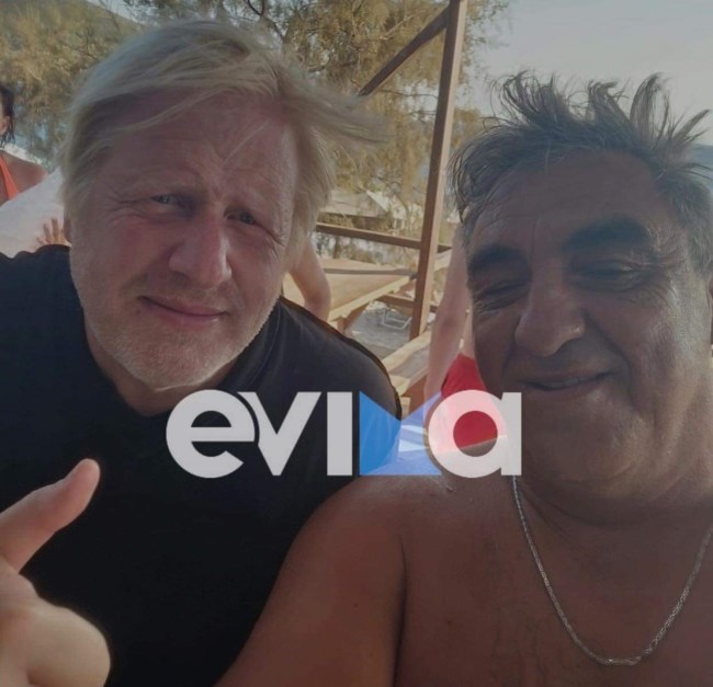 Μαγεμένος από παραλία της Εύβοιας ο Μπόρις Τζόνσον: "Από τις ωραιότερες στην Ελλάδα"