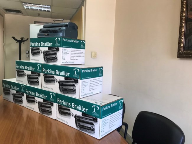 Δωρεά 6 γραφομηχανών Braille στο Κέντρο Εκπαιδεύσεως και Αποκαταστάσεως Τυφλών στην Καλλιθέα - Με παρέμβαση Μαξίμου