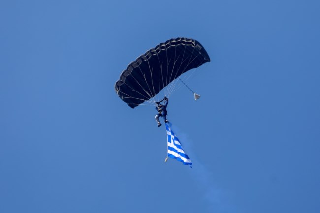 ΠΑΡΕΛΑΣΗ