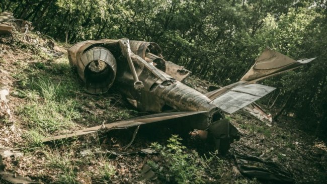 Εντυπωσιακό βίντεο με drone από τα συντρίμμια του μαχητικού αεροσκάφους στην Καλαμπάκα