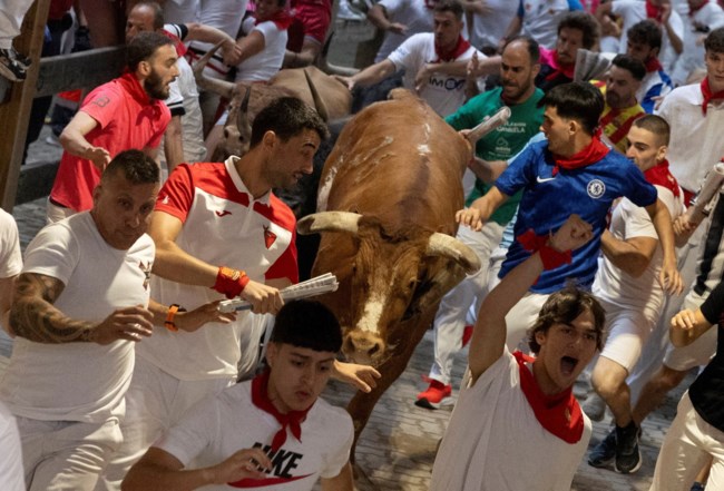 ΤΑΥΡΟΙ ΠΑΜΠΛΟΝΑ ΙΣΠΑΝΙΑ
