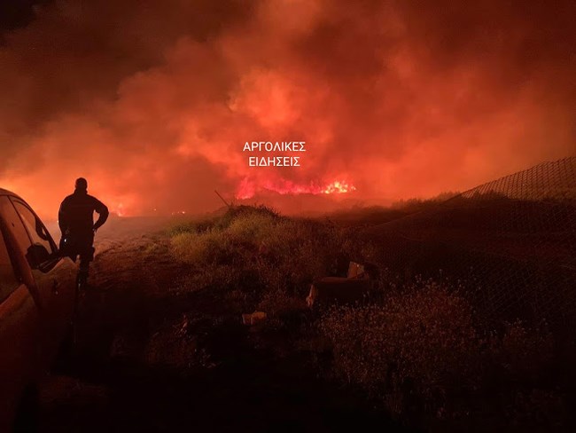 Μεγάλη φωτιά στο Άργος τα ξημερώματα