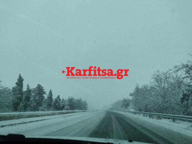 Θεσσαλονίκη: Έπεσαν τα πρώτα χιόνια στα ορεινά - Με αντιολισθητικές αλυσίδες σε Λαχανά, Βερτίσκο και Σοχό