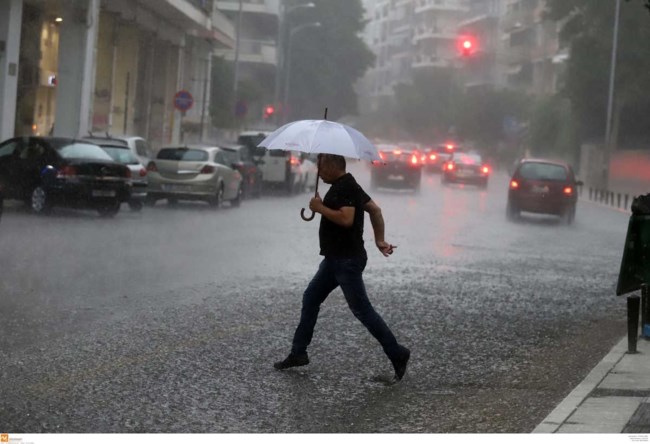 Νέο έκτακτο δελτίο για την κακοκαιρία "Αtena": Έρχονται καταιγίδες, κεραυνοί και χαλάζι - Ποιες περιοχές θα χτυπήσει