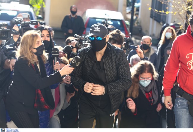 Νότης Σφακιανάκης: Ποινική δίωξη για οπλοκατοχή και ναρκωτικά - Με ειρωνείες απαντά ο ίδιος, αφέθηκε ελεύθερος