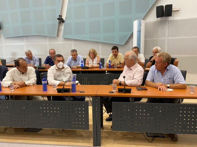 Επίσκεψη Τσίπρα σε Ντράφι και Παλλήνη: Να σταματήσει ο Μητσοτάκης να θριαμβολογεί πάνω στην καμένη γη