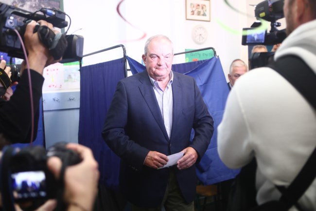 Εκλογές: Χωρίς δηλώσεις ψήφισε ο Κώστας Καραμανλής στο 1ο Δημοτικό Σχολείο Θεσσαλονίκης