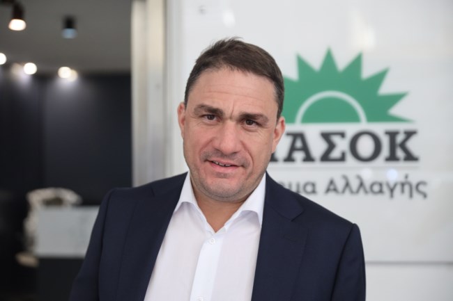 Κόντρα κυβέρνησης - ΠΑΣΟΚ για τις προτάσεις Ανδρουλάκη: "Είναι 4 δισ. το χρόνο" - "Είναι εμφανής ο πανικός τους"