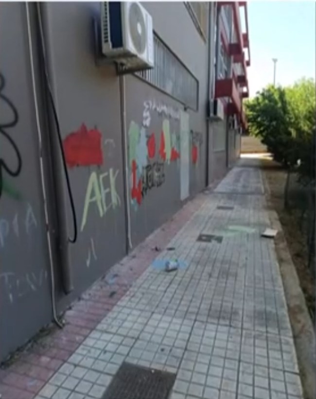 Νέα Ιωνία: Άνοιξαν τρύπα με βαριοπούλα και βανδάλισαν σχολείο