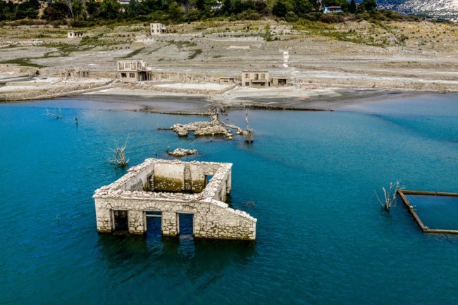 ΒΥΘΙΣΜΕΝΟ ΧΩΡΙΟ ΚΑΛΛΙΟ