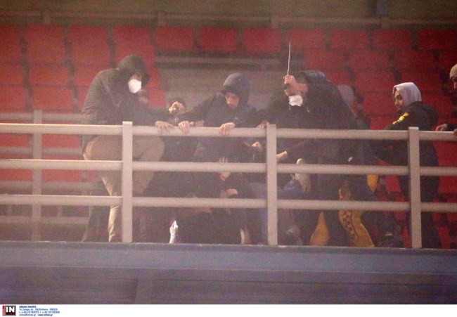 Εικόνες ντροπής στα Άνω Λιόσια: Οπαδοί της ΑΕΚ επιτέθηκαν σε Ιταλούς που ήταν στον αγώνα με τη Ρέτζιο Εμίλια