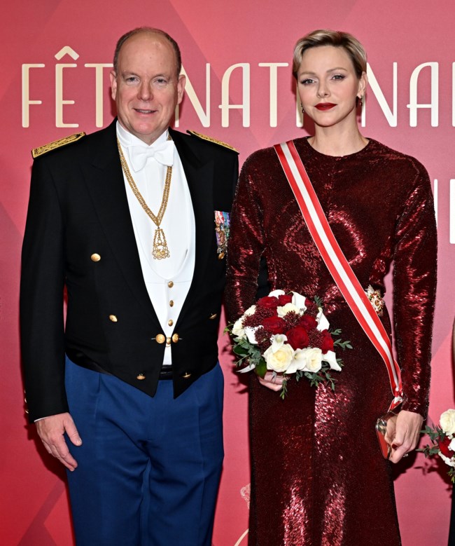 Gala στο Μονακό: Οι παγιέτες της Σαρλίν, το Chanel της Καρολίνας και η άγνωστη κόρη της με την αλαβάστρινη επιδερμίδα