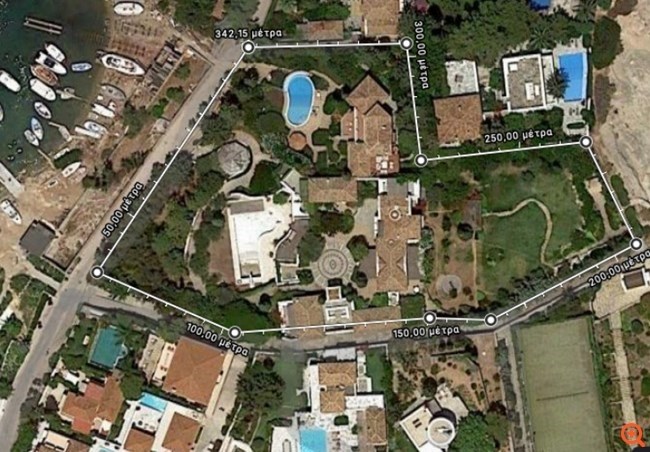 Η ώρα του "σφυριού" για τη βίλα του Αλκη Δαυίδ στις Σπέτσες  - Οι κατηγορίες για σεξουαλική παρενόχληση στις ΗΠΑ