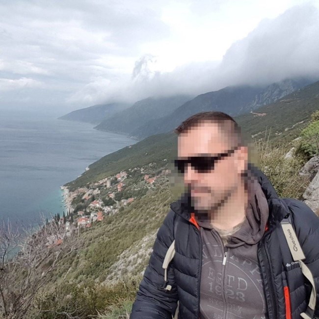 Eπίθεση στη Λυών: Αυτός είναι ο Έλληνας ιερέας, πατέρας τριών παιδιών
