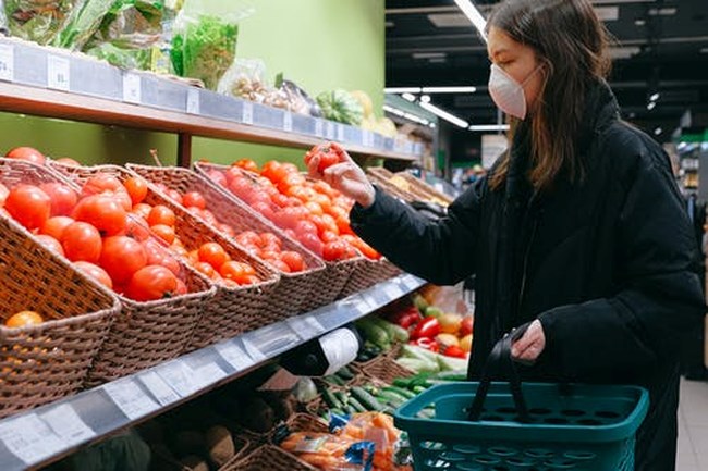 Πώς η κρίση στην Ουκρανία μπορεί να ανεβάσει τις τιμές των τροφίμων στην Ελλάδα - Αναθεωρείται και ο προϋπολογισμός