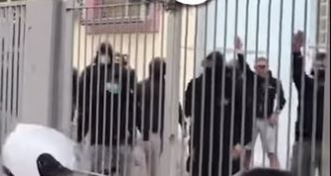 ΕΠΑΛ Σταυρούπολης: Προκλητικοί χρυσαυγίτες μαθητές χαιρετούν ναζιστικά και κραυγάζουν "Χάιλ Χίτλερ" [βίντεο]
