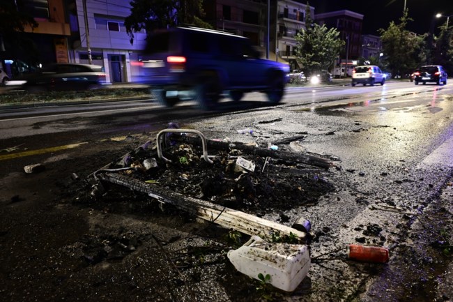Επεισόδια με Ρομά στο Χαλάνδρι - Πέτρες και φωτιές στο Μενίδι - Ένταση και στη Θεσσαλονίκη