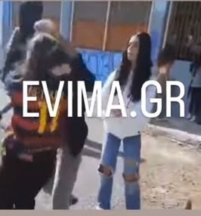 Εύβοια: Άγριο ξύλο μεταξύ μαθητριών στο ΕΠΑΛ Χαλκίδας για ένα... αγόρι - 15χρονη έπεσε λιπόθυμη στο προαύλιο