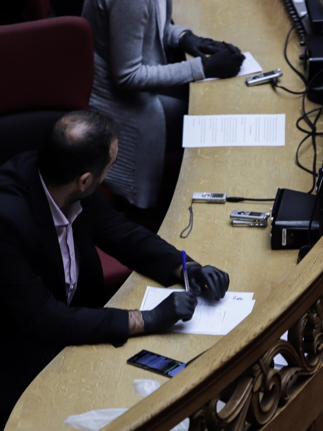 Γάντια Κορονοϊός Βουλή