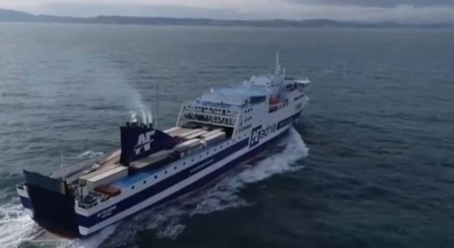 Πάτρα: Αυτή είναι η 47χρονη Γιώτα που παρασύρθηκε από νταλίκα πάνω σε πλοίο - "Είχε σχολάσει, πήγαινε να κατέβει" [βίντεο]