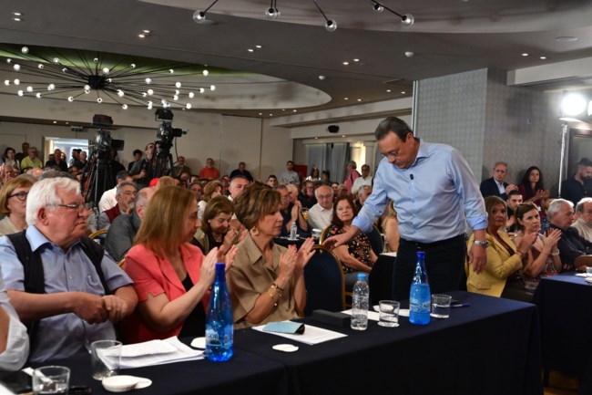 Ώρα μηδέν στον ΣΥΡΙΖΑ: "Είμαστε δίπλα στον Τσίπρα" λέει ο Φάμελλος - "Τέλος στην απαξίωση" η απάντηση Πολάκη