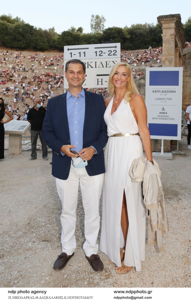 Θεοχάρης
