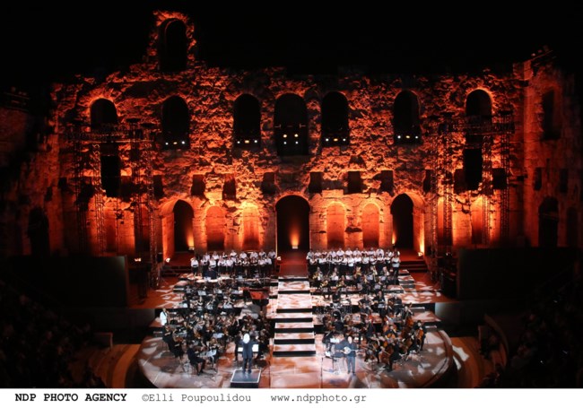 Στέφανος Κασσελάκης: Στο Ηρώδειο με τον Τάιλερ - Η αγένεια προς τους δημοσιογράφους και το ζεϊμπέκικο του Γκλέτσου